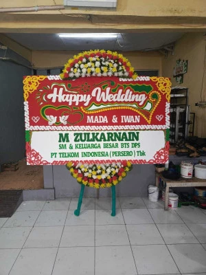 Papan Bunga di Bambu Apus