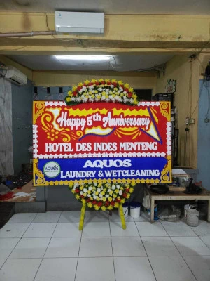 Papan Bunga di Bambu Apus