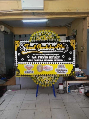 Papan Bunga di Bambu Apus