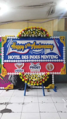 Papan Bunga di Bambu Apus
