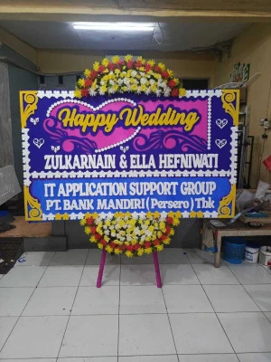 Papan Bunga di Bambu Apus
