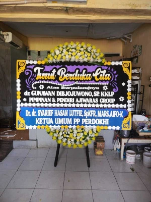Papan Bunga di Bambu Apus